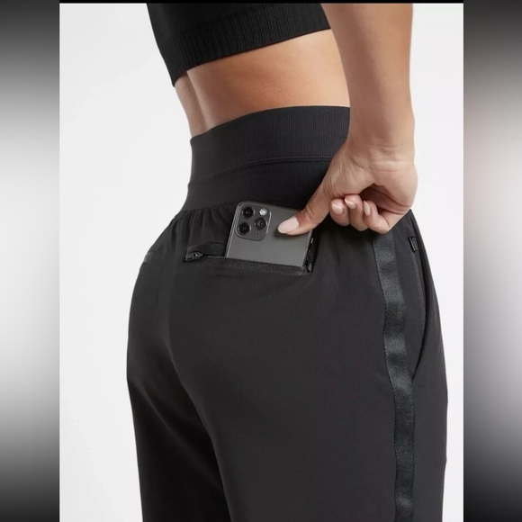Athleta Nolita Size 2P Tapered
Crop Pants black Lightweight Comfort zip pockets - Picture 5 of 14